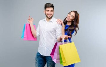 shopping barbati si femei