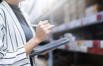 3.optimall-smis-solutia-pentru-gestionarea-stocurilor-freepick-min