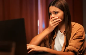 Abuzul digital afectează viața reală a unei treimi din victime