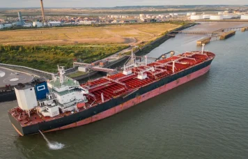 Alertă în Marea Neagră: Nava lovită de dronă, incident suspect