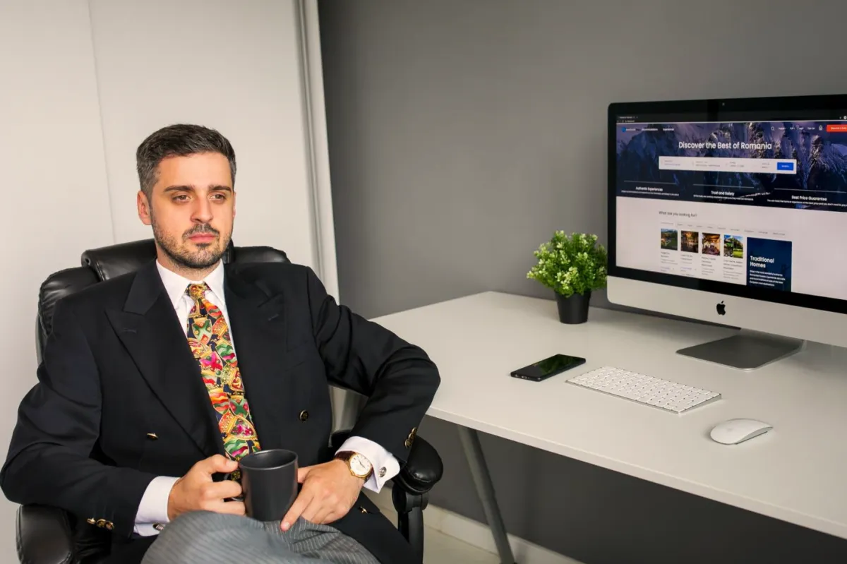 Un român vrea să înfrunte Airbnb și Booking cu o platformă proprie