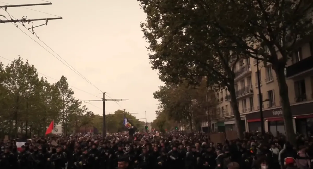 VIDEO Proteste de amploare în Franța: 110.000 de persoane la Paris